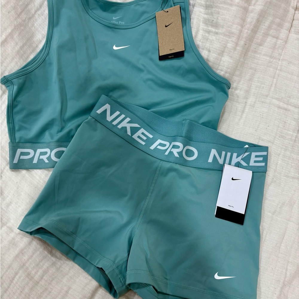 Women's Dri-FIT Cropped Tank Top and Short Cannon/White Size L